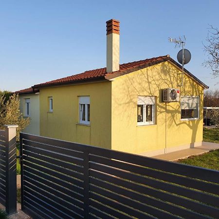 Holiday House Romi Пула Екстериор снимка