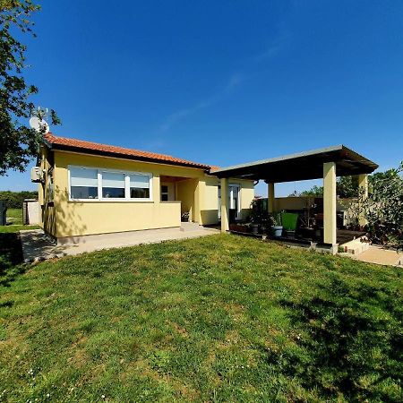 Holiday House Romi Пула Екстериор снимка