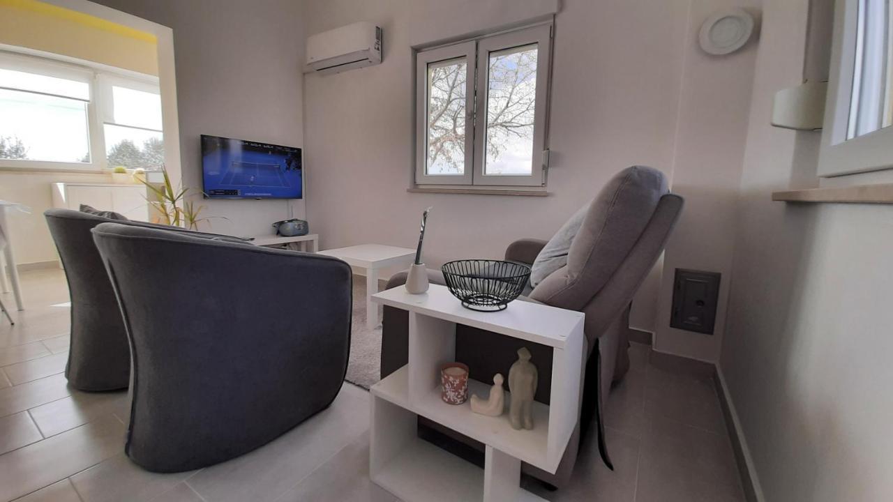 Holiday House Romi Пула Екстериор снимка